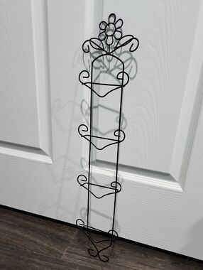 Black Floral Metal Wall Hanging Plate Holder
